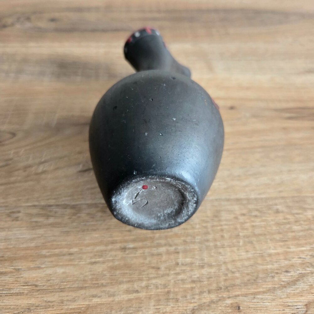 Vintage 1970s art pottery ceramic carafe/pitcher penguin shape. Vintage kitchen. - Picture 7 of 7